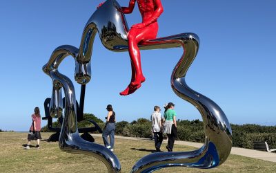 Sídney llena su costa de esculturas contra la violencia machista y en recuerdo de Bondi