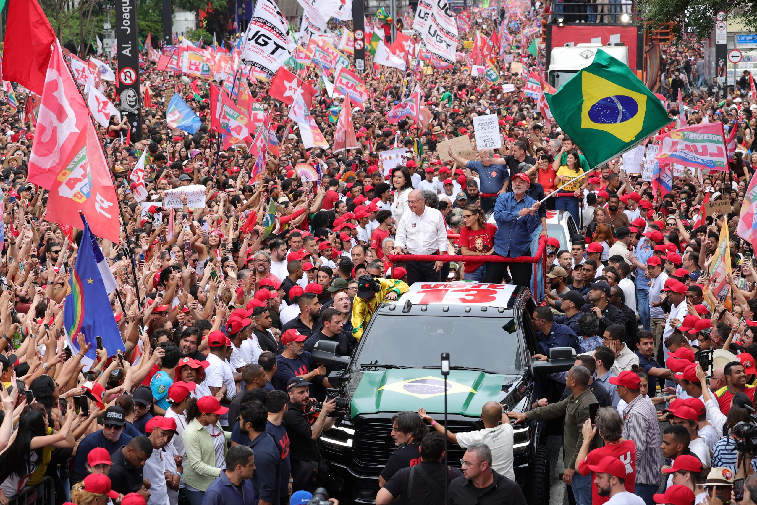 Una multitud esperanzada apoya a Lula en su cierre de campaña en São Paulo