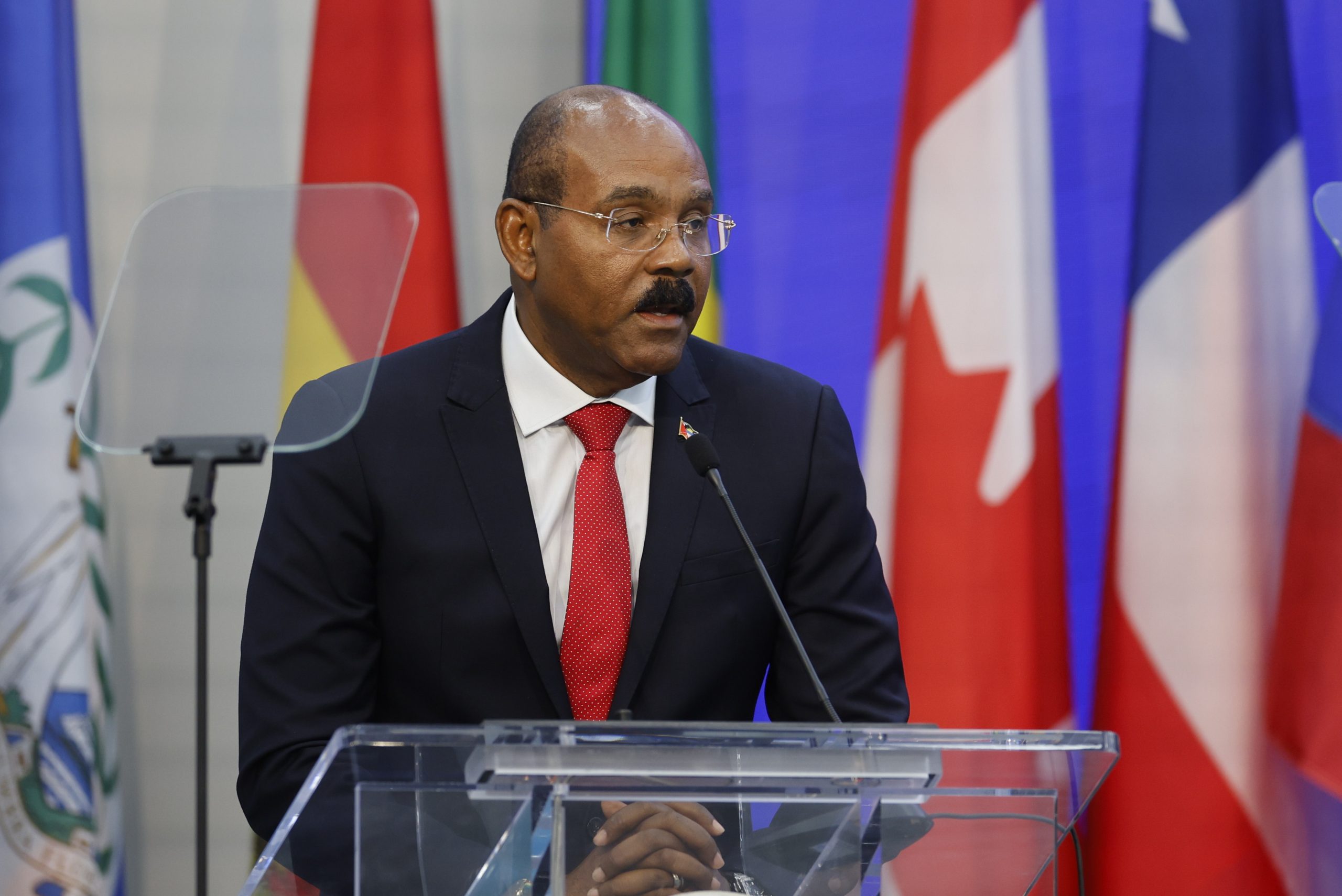 Mandatario de Antigua y Barbuda pide no atacar a comunidad rastafari, tras doble asesinato