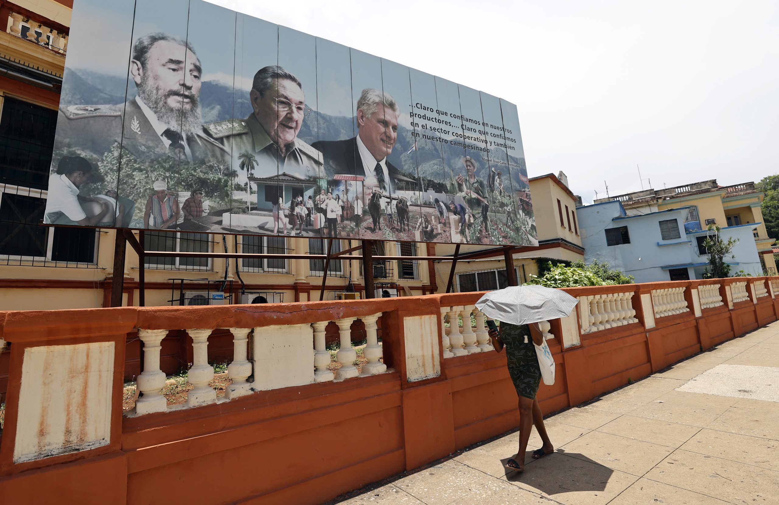 China insta a EE.UU. a cesar «presión» sobre Cuba tras orden de arresto contra Raúl Castro