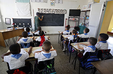 El sector privado en Cuba alivia un curso escolar ‘difícil’ en medio de la crisis