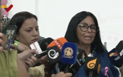 Gobierno venezolano ve un «show» en el retorno de Machado, pese a su apertura a dialogar