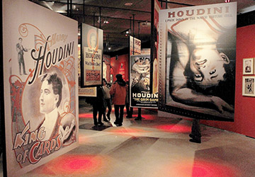 Houdini, el ilusionista que revolucionó el arte del escape