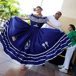 La música retumbó en la fiesta de la Herencia Hispana en San Juan Bosco