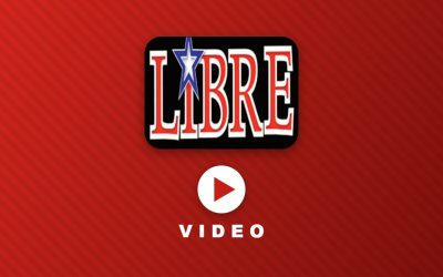 Mujeres en Bolivia llevan mensajes de prevención contra la violencia en paradas con semáforos
